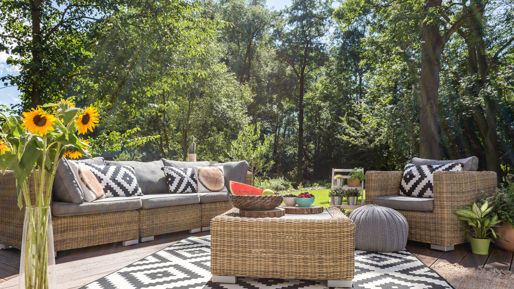 How to Transform Your Outdoor Living Space Into a Relaxing Retreat 