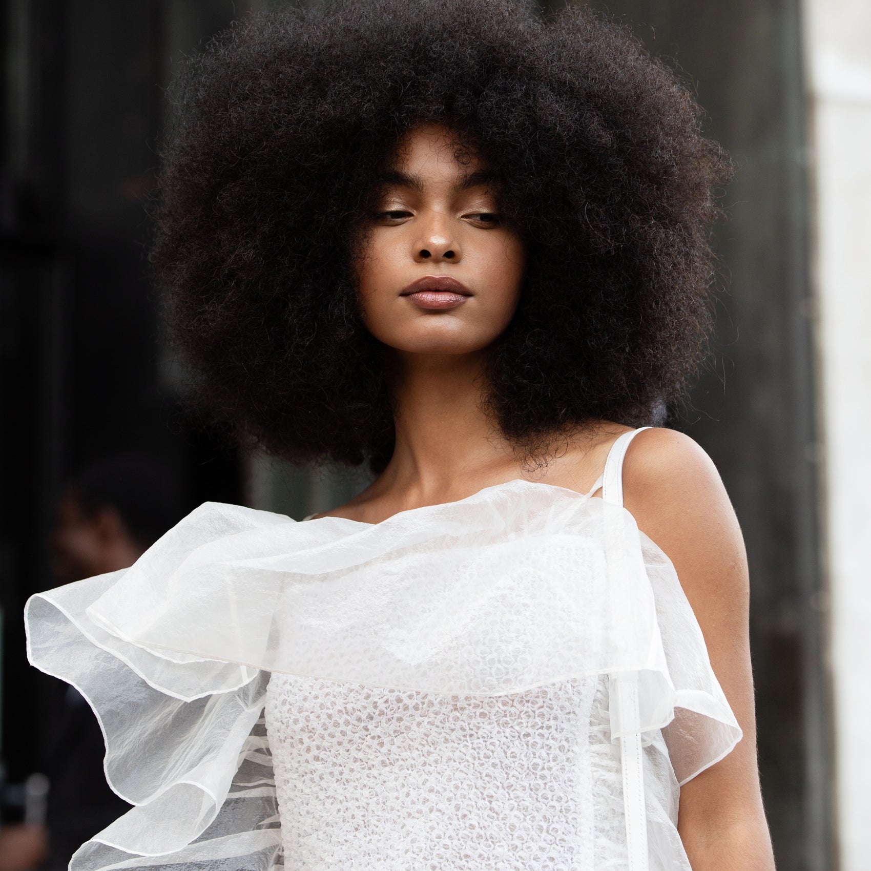 9 Healthy Ways to Embrace Your Naturally Curly Hair 